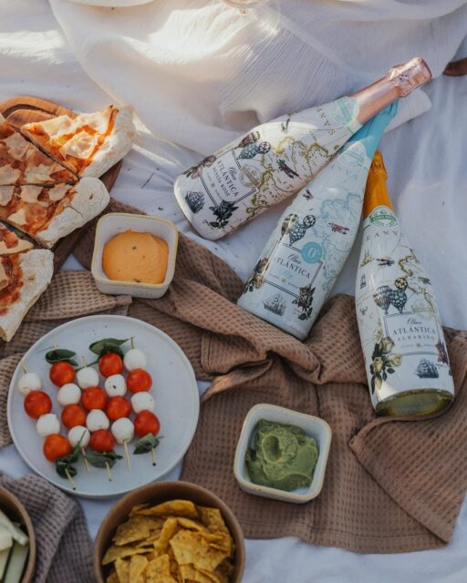 Un toque de color y un toque afrutado para darle vidilla a esos días grises. 🥂🩵💛🩷