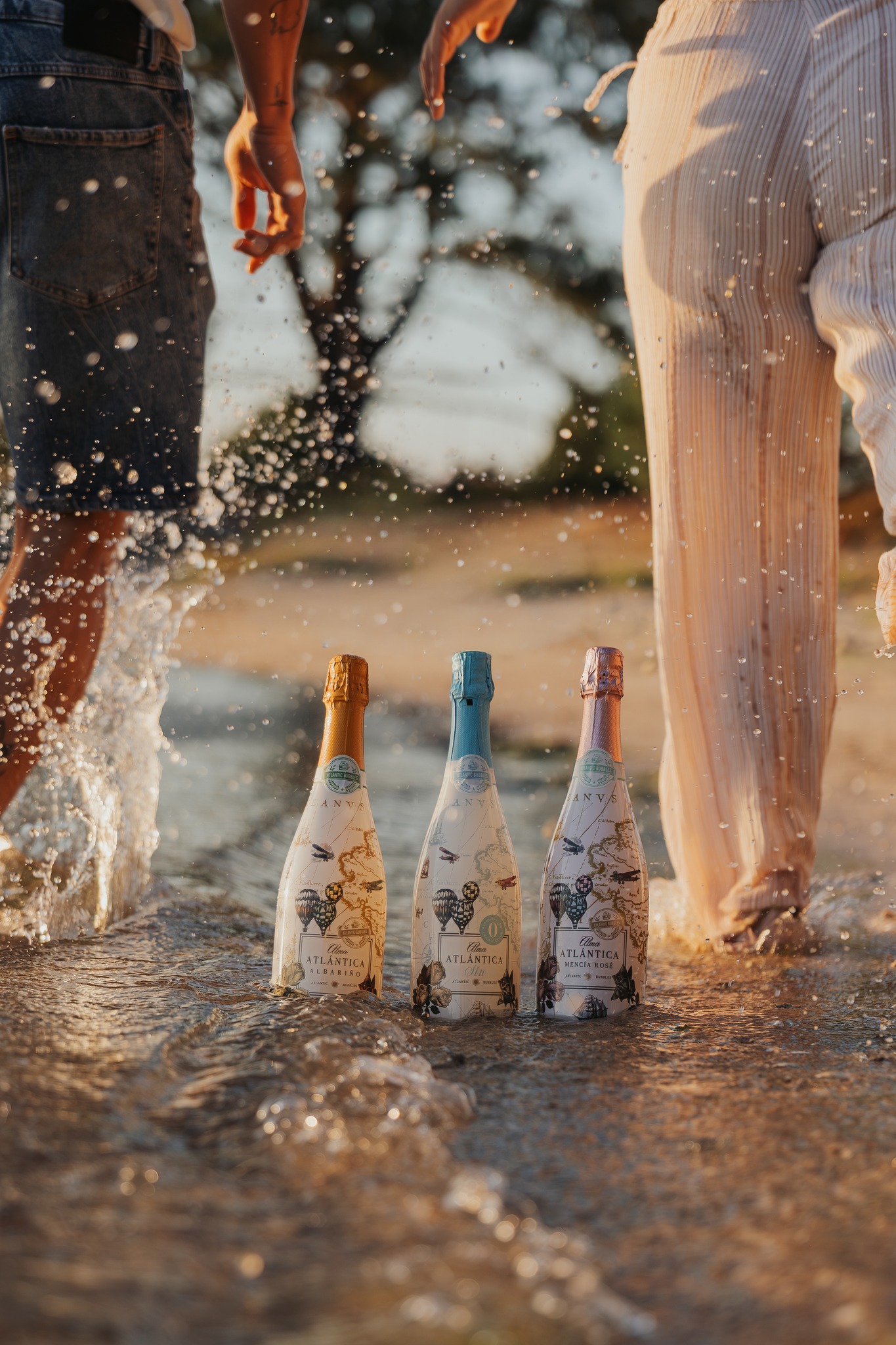 ✨ SORTEO ✨ Porque el amor se celebra de muchas formas… y todas merecen burbujas 🥂
Sorteamos 3 kits con nuestros bubbles para brindar como se merece este San Valentín.
Para participar solo tienes que:
Darle like a esta publicación ❤️
Seguir a @alma_atlantica 🫶
Etiquetar a esa persona con la que brindarías (pareja, amigo/a, crush… tú eliges 😉).
Puedes comentar todas las veces que quieras, sin repetir nombres ni mencionar cuentas falsas o personajes públicos 🥂
Comparte esta publicación en stories mencionándonos para más posibilidades.
📅 Anunciaremos a los ganadores el 6 de febrero 🍀 Mucha Suerte 🍀
🍷 Sorteo válido únicamente para mayores de 18 años
🇪🇸 Promoción exclusiva para residentes en España