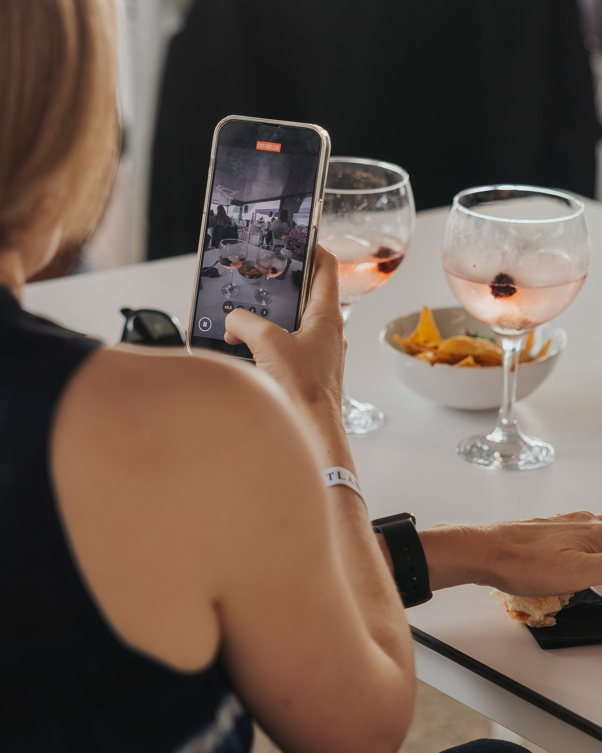 Volver a las terrazas, al “¿otra más?” y a los brindis sin prisa.
Hola, primavera. Te estábamos esperando. ☀️😎