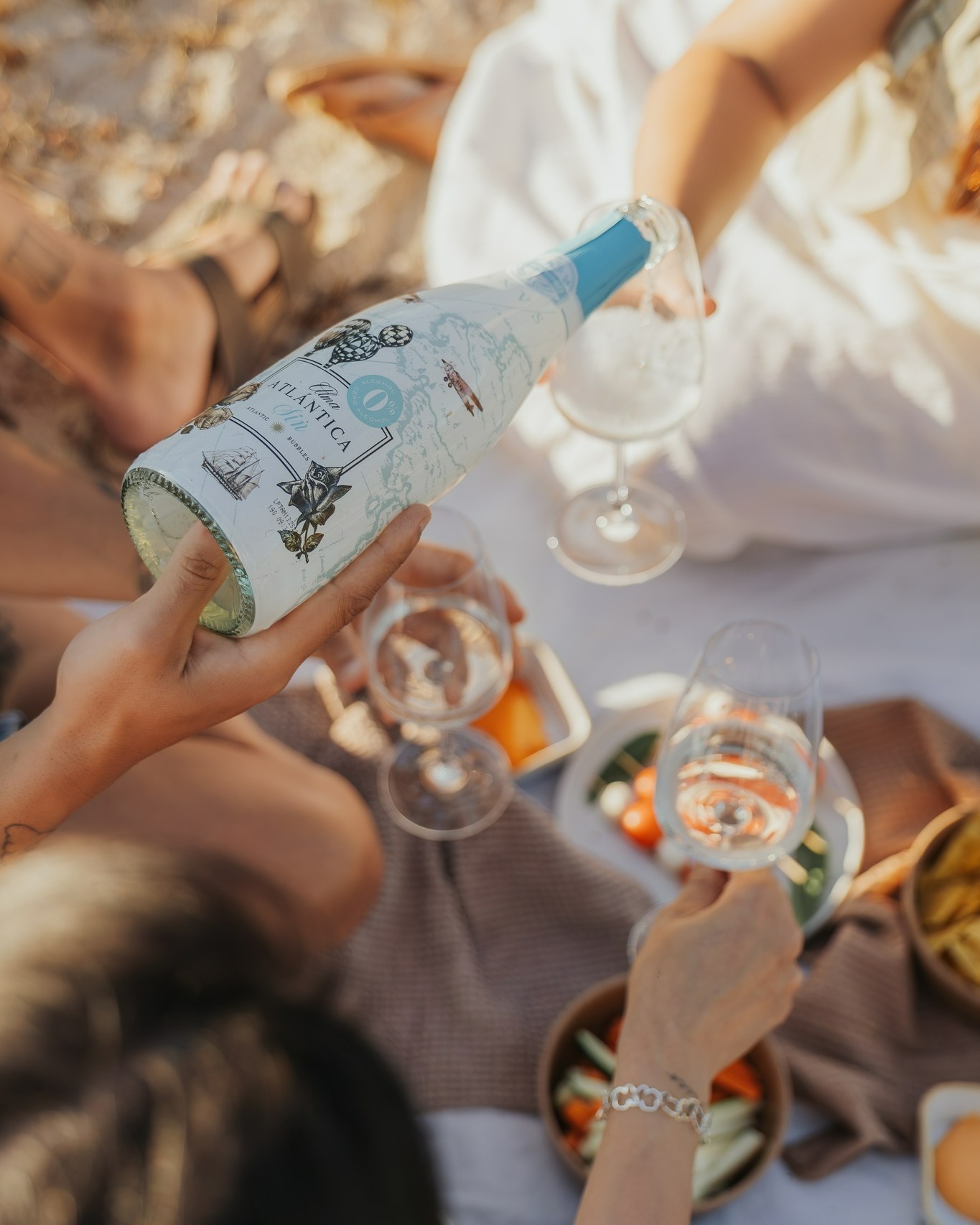 Todo el frescor del Atlántico, sin alcohol y sin renunciar a nada.
Alma Atlántica SIN: libertad en cada brindis. 🩵🥂