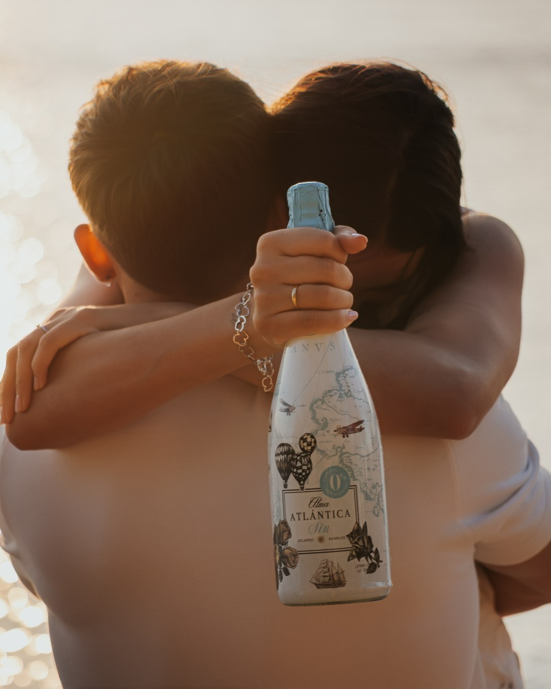 ¡SORTEO ALMA ATLÁNTICA SIN! 
Sorteamos 3 packs de #AlmaAtlánticaSin para que disfrutes de cada momento con todo el Alma 🩵
Para particiapar solo tienes que: 
- Dar me gusta a esta publicación 👍
- Seguir a @alma_atlantica 🩷
- Etiqueta aun amigo/a que también necesite este pack. Puedes comentar las veces que quieras, sin repetir nombres ni mencionar cuentras falsas o de personajes públicos 🥂
- Puedes compartir esta publicación en stories mencionándonos para más posibilidades ✨
Tienes hasta el 27 de octubre para participar.
Anunciaremos a los 3 ganadores en stories ¡Mucha suerte! 🍀