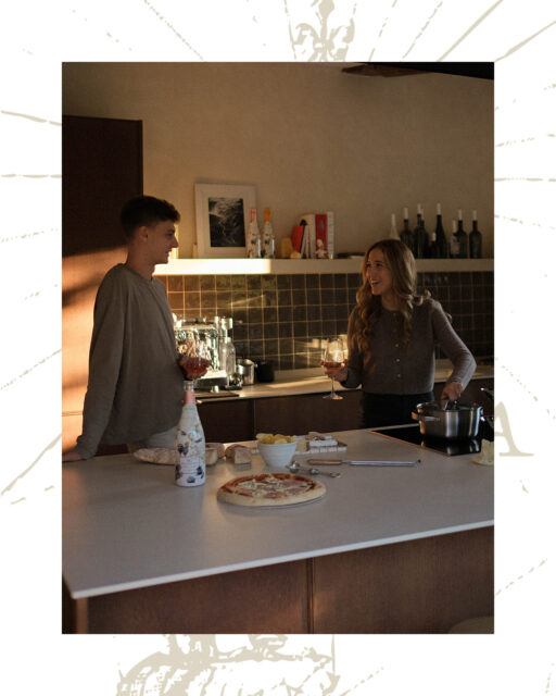 Tarde de improvisar en la cocina 🍝🥂 ¿Cuál es tu plato favorito para disfrutar con Alma Atlántica?